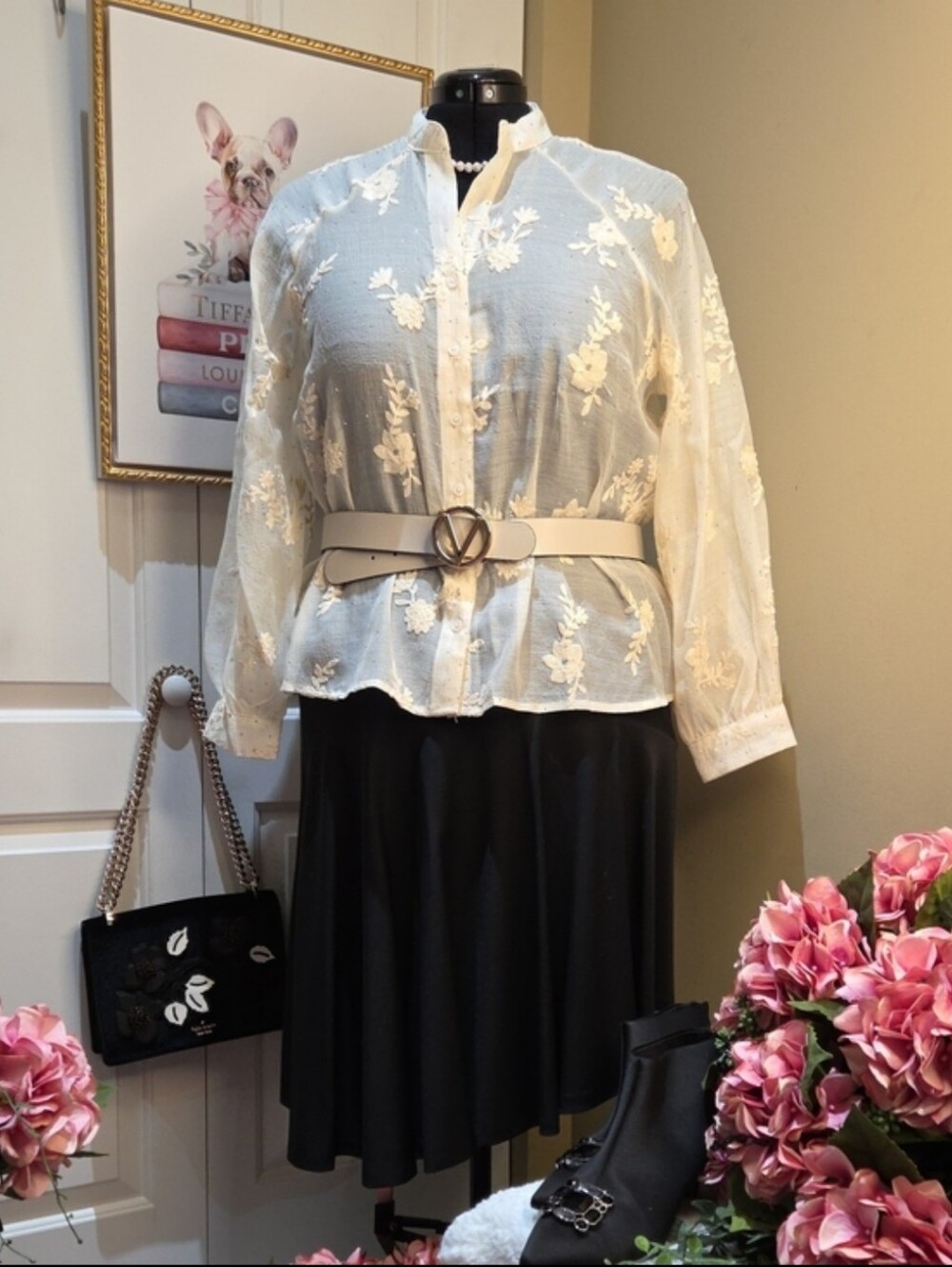 Nwt 1X, 2X Ultra Pink Cream Floral Embroidered Button-Down Blouse